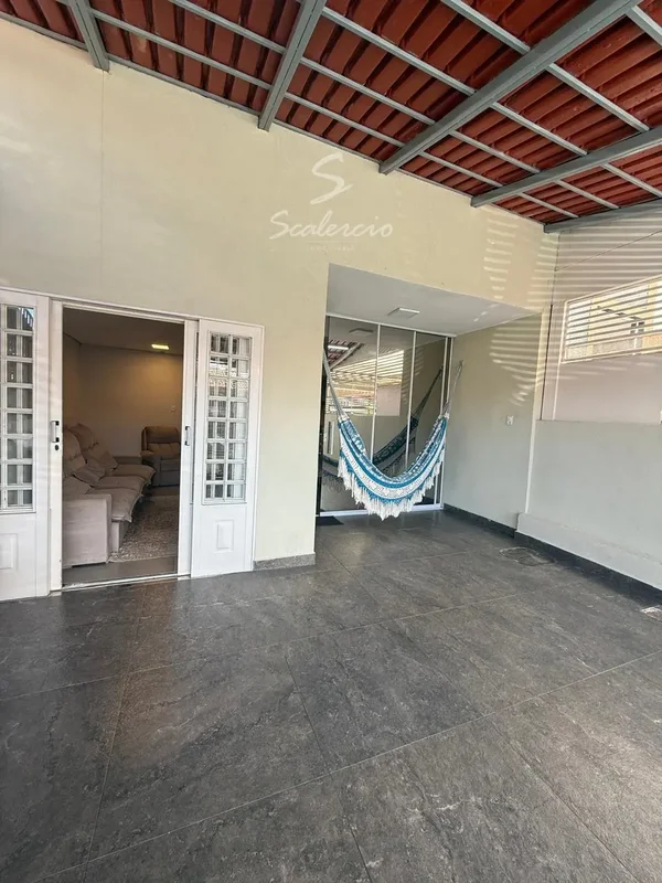 Se você procura uma casa moderna, funcional e pronta para morar, esta pode ser a...