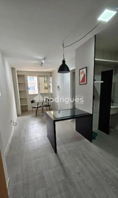 Rodrigues Imobiliária vende apartamento Edifício Cosmopolitan, com as seguintes ...