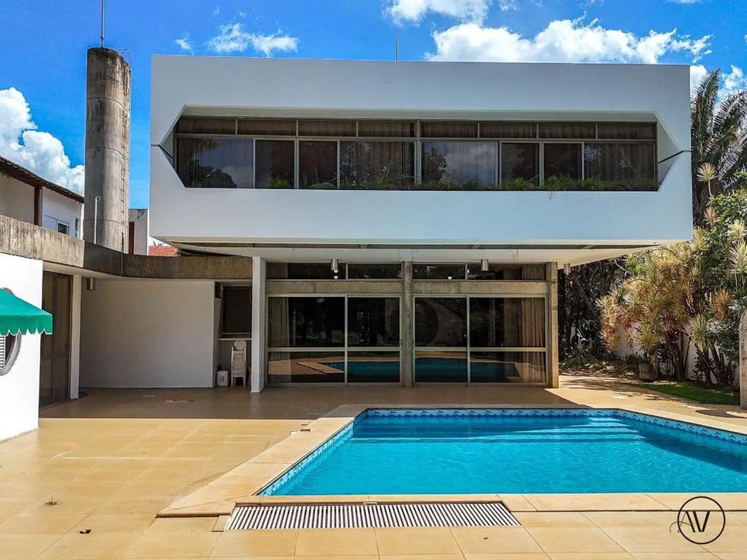 A exclusividade de estar em uma obra de arte da arquitetura modernista, na local...