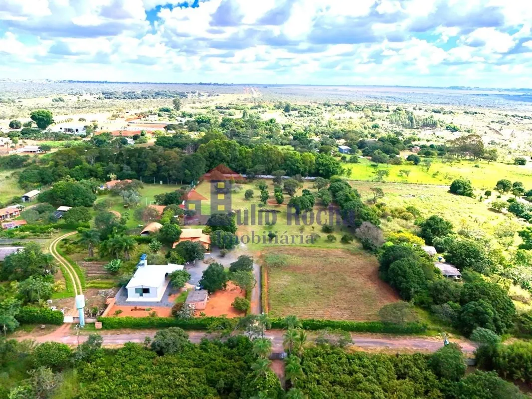 JULIO ROCHA IMOBILIÁRIA VENDE!MARAVILHOSA CHÁCARA COM 20.000 m² DE ÁREA TOTAL, C...