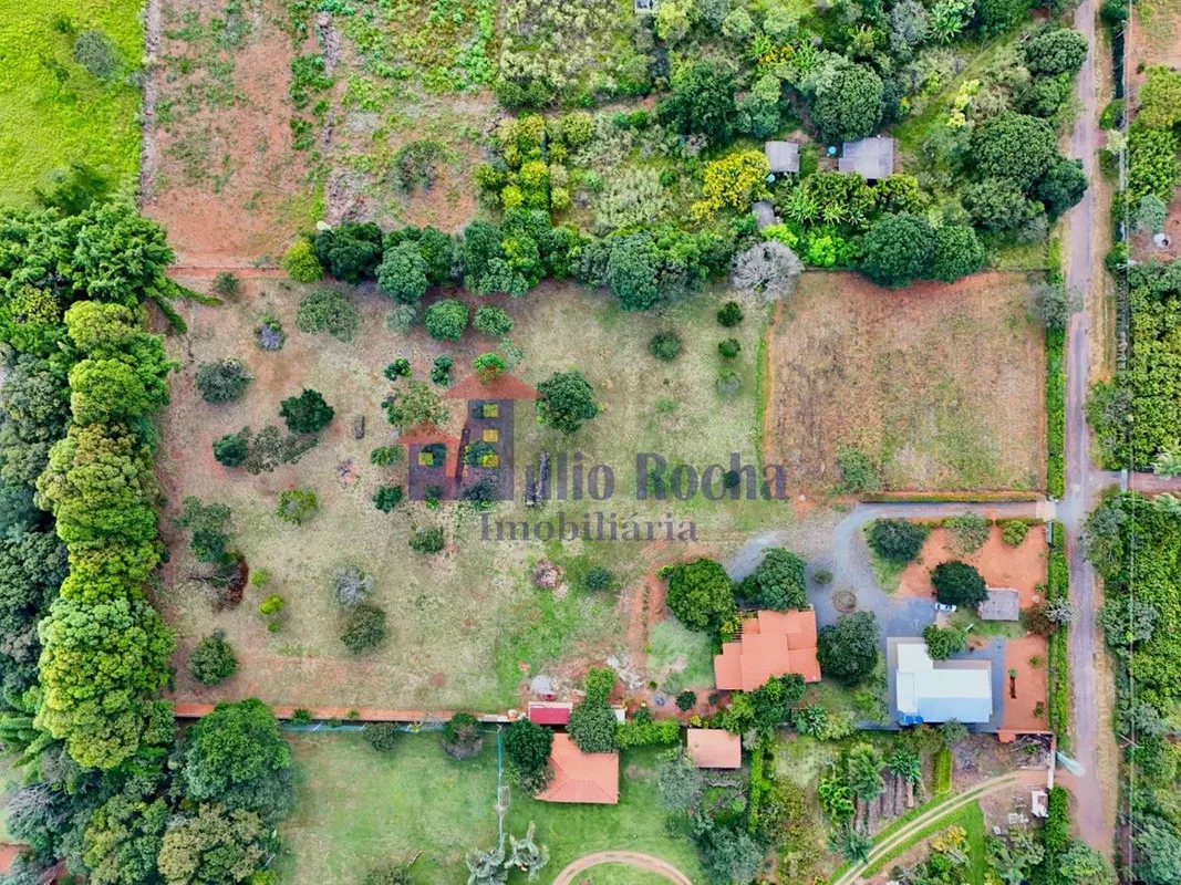 JULIO ROCHA IMOBILIÁRIA VENDE!MARAVILHOSA CHÁCARA COM 20.000 m² DE ÁREA TOTAL, C...