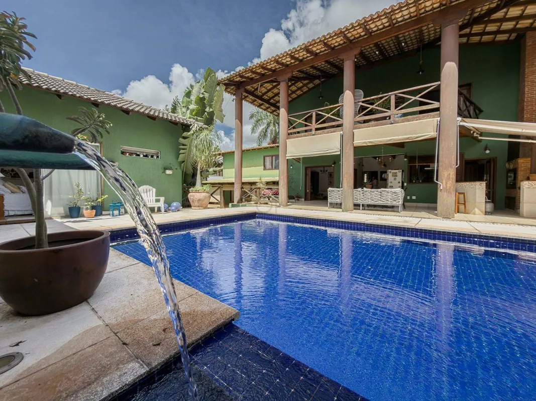 Apresentamos este magnífico sobrado de estilo colonial, localizado em uma das re...