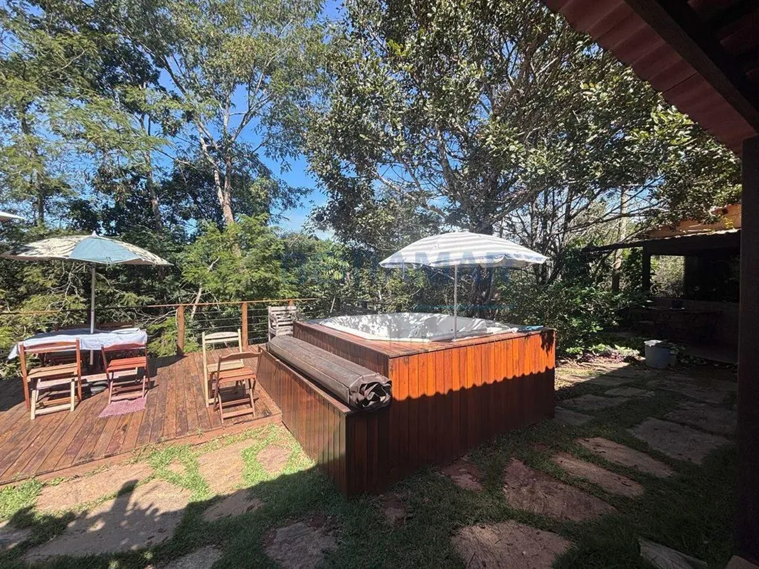 Um verdadeiro refúgio natural! Uma excelente oportunidade para quem busca tranqu...