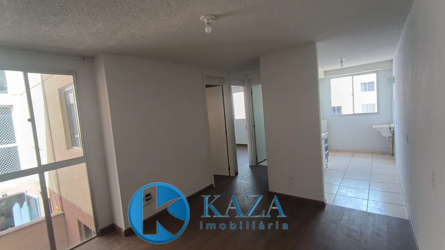 Apartamento reformado, com piso vinílico, composto de 02 quartos, sala ampla, ba...