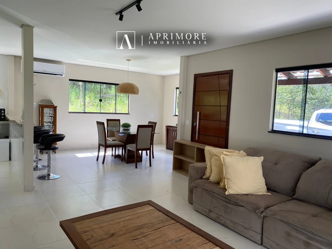 APRIMORE IMOBILIÁRIA ALUGA:Casa em chácara na Granja do Torto. Com uma pequena e...