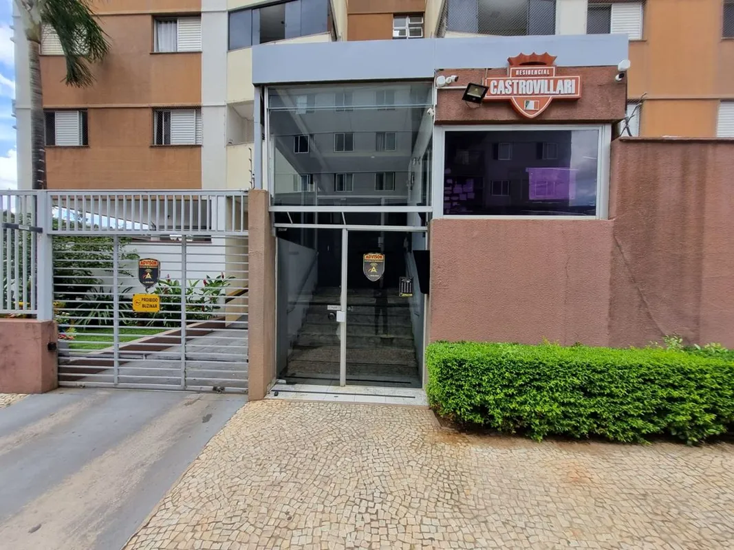 Apartamento no Edifício Castrovillar possui 75m² 3 dormitórios, sendo 1 suíte, e...