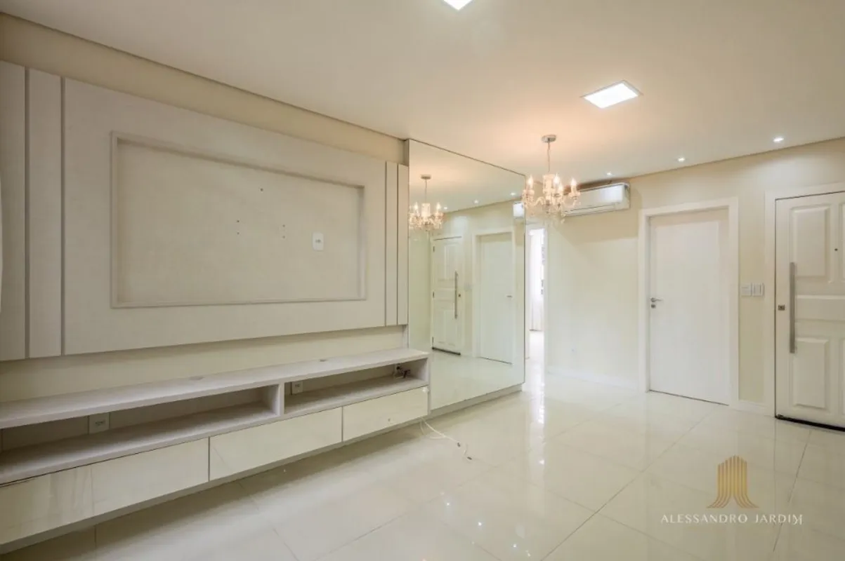 Lindo apto reformado na Asa Sul - SQS 410 . 2 quartos. Reformado. 54,70 m2. Porc...