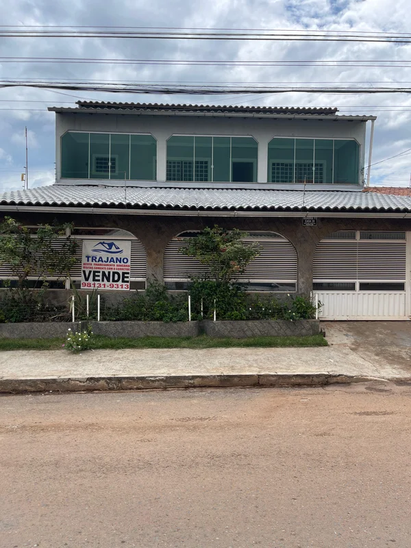 TRAJANO VENDE/ALUGAEXCELENTE SOBRADO NA QD 11 SETOR OESTE, RUA PRINCIPAL AO LADO...