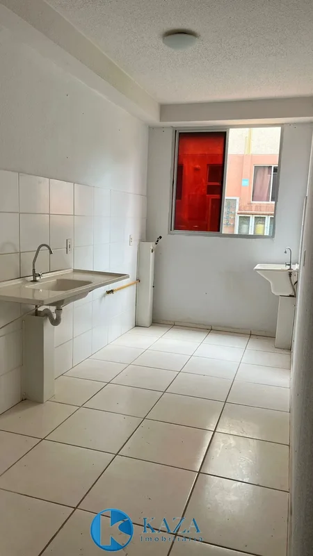 Apartamento térreo reformado, com piso vinílico, composto de 02 quartos, sala am...