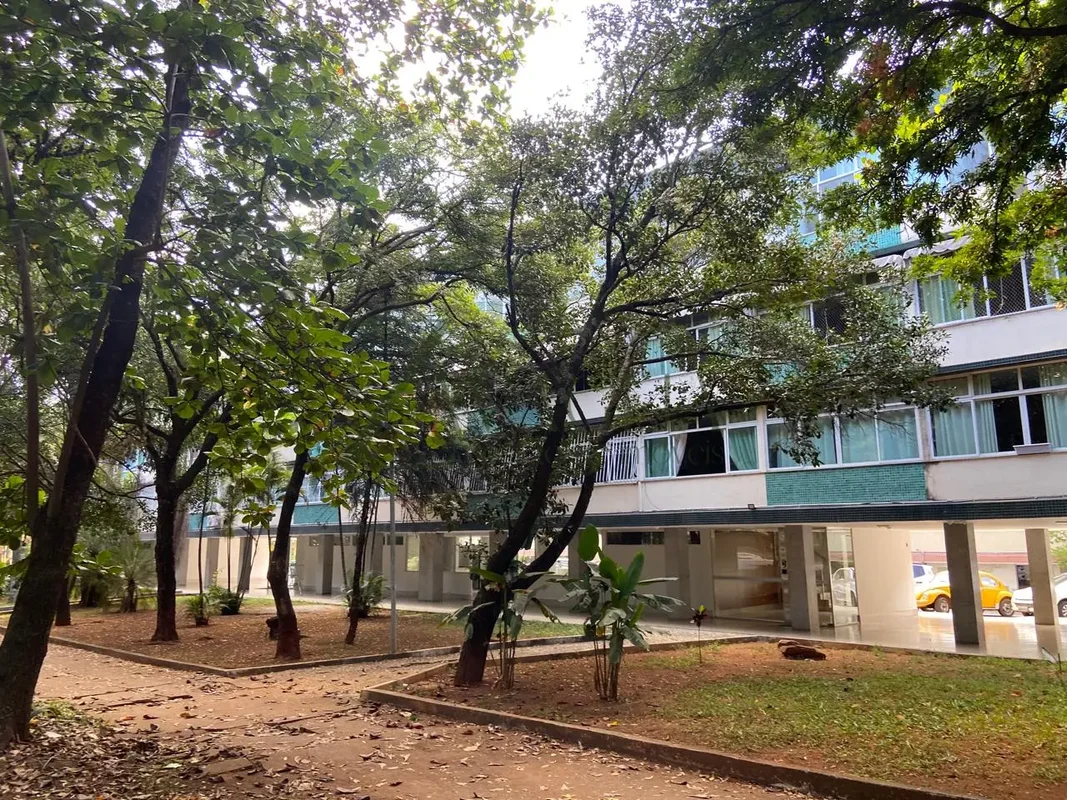 !!! DESOCUPADO!!!!!! PRÉDIO E APARTAMENTO REFORMADOS!!!SALA ESPAÇOSA 3 QUARTROSÁ...