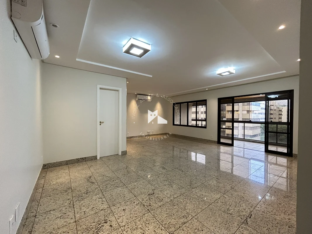 Apartamento amplo todo avarandado;Ventilação natural em todos os ambientes;Ar co...