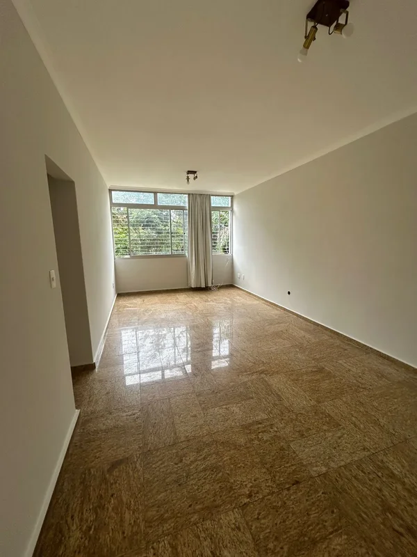 APARTAMENTO À VENDA NA SQS 205 – ASA SULMore em uma das quadras mais valorizadas...