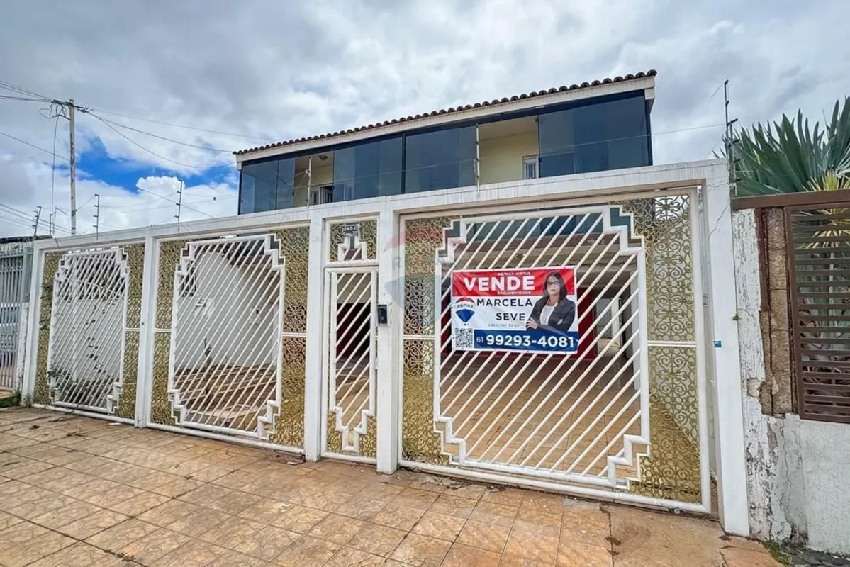 Oportunidade Casa em Taguatinga Norte Casa com 3 quartos sendo 2 suítes em Tagua...