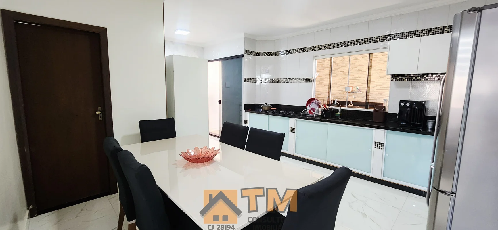 TM CONSULTORIA IMOBILIÁRIAVENDE;MARAVILHOSO SOBRADO COM FINO ACABAMENTO, COM ARM...