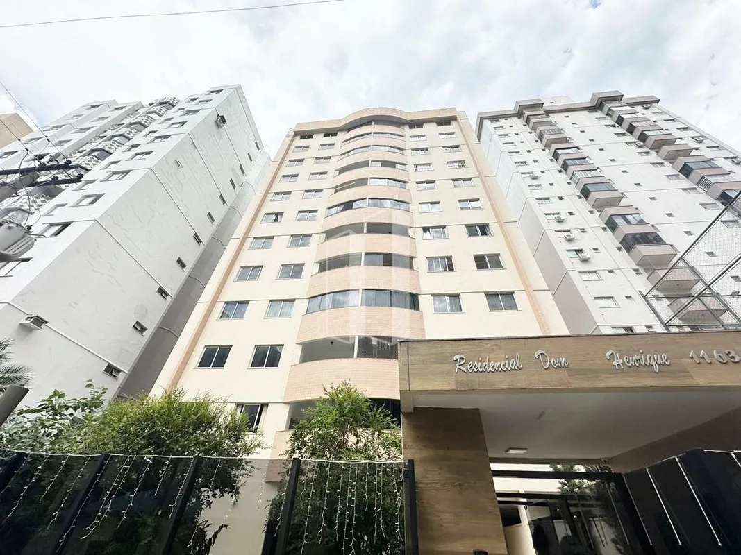 - andar baixo;- sala ampla ;- sacada;- 03 quartos sendo 1 suíte;- completo em ar...