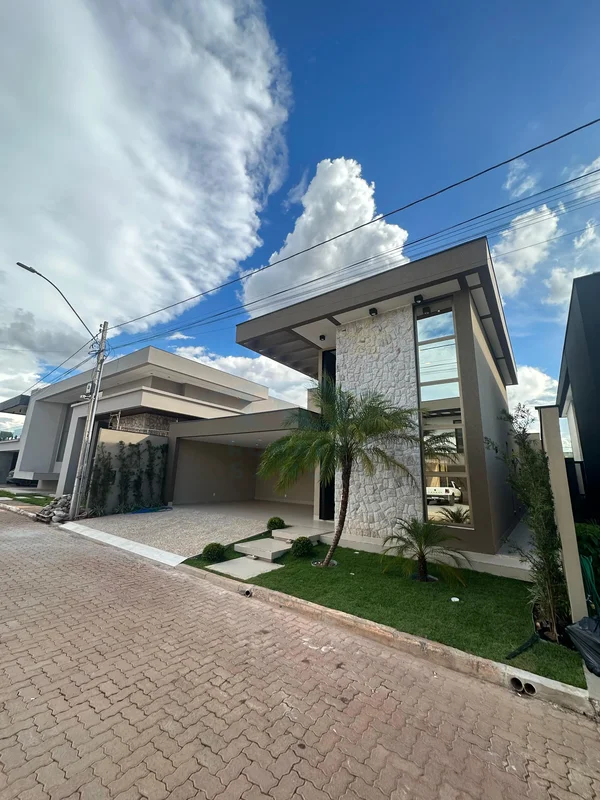  CASA À VENDA – QD 05 | Park WayCasa moderna, com excelente padrão construtivo e...