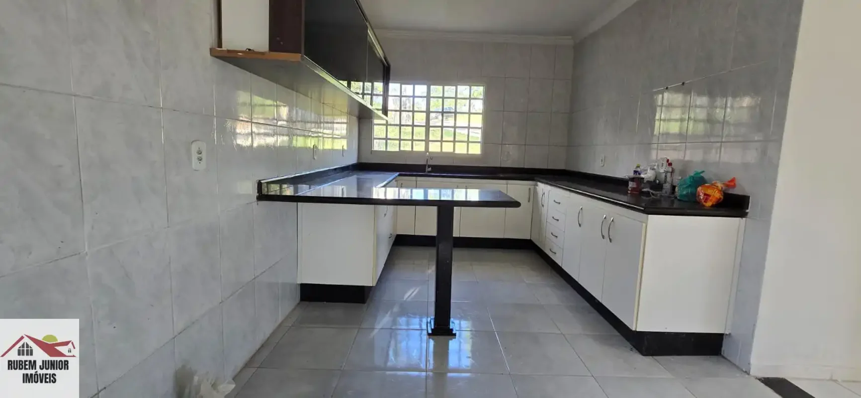A Rubem Junior Imóveis apresenta uma oportunidade rara de locação no Jardim Botâ...