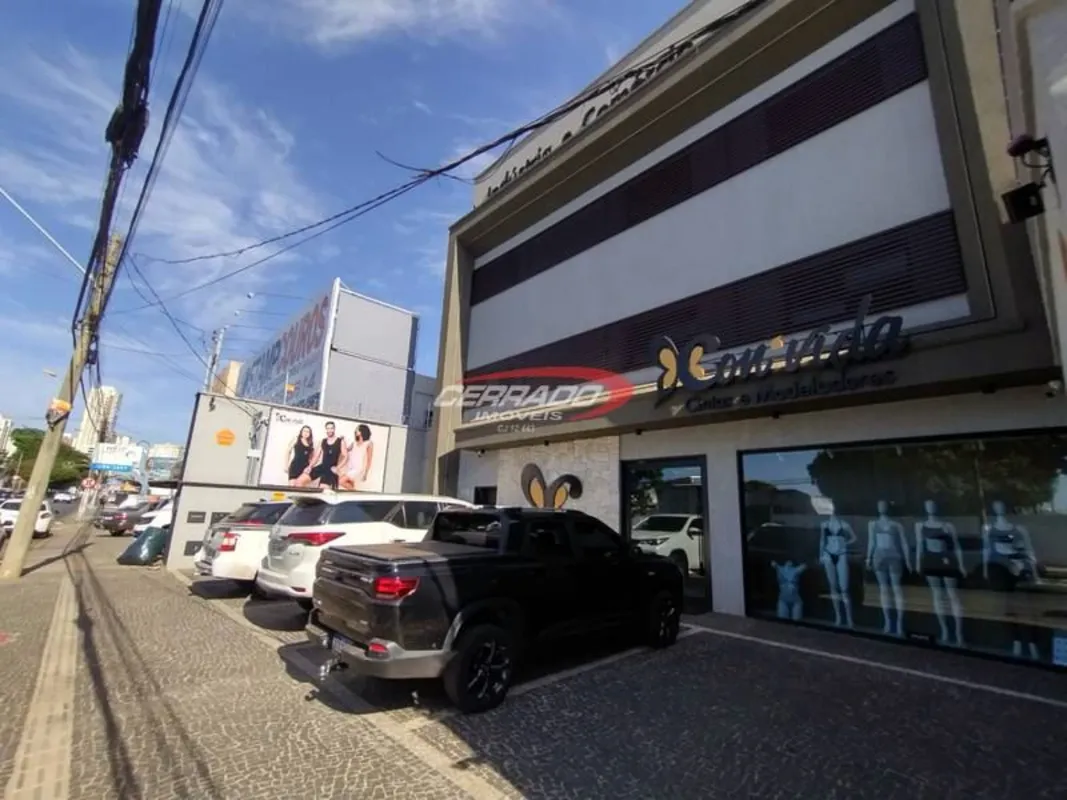 Sala comercial com excelente localização , montada em armários, piso porcelanato...