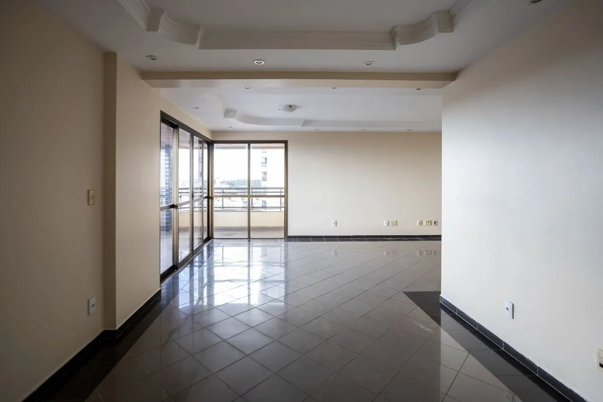 Descrição do Imóvel: Apartamento 3 quartos, sendo 2 suítes, 135m² para locação, ...