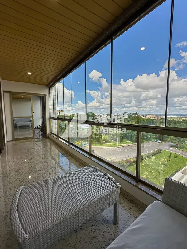 Excelente oportunidade em uma das quadras mais valorizadas do Sudoeste. Localiza...