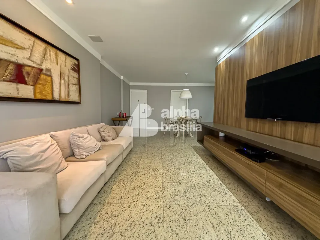 Excelente oportunidade em uma das quadras mais valorizadas do Sudoeste. Localiza...