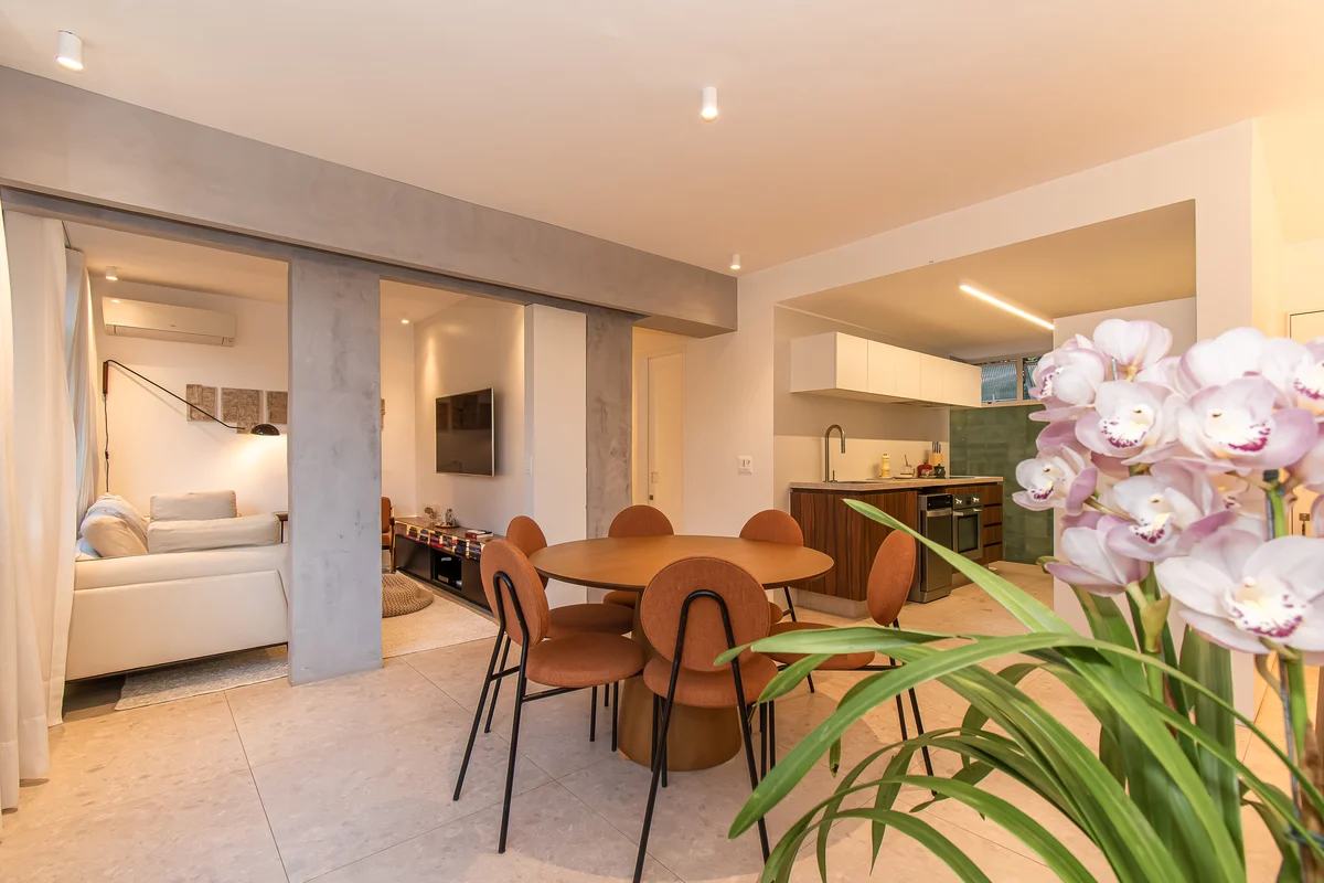 APARTAMENTO RARO NA ASA SUL ! REFORMA ASSINADA PELO ESTUDIO PIPA.Localizado em u...