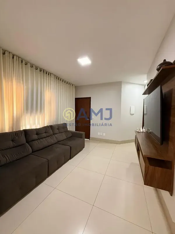 Casa à Venda no Residencial Canadá GoiâniaEsta casa está situada em um lote de 2...