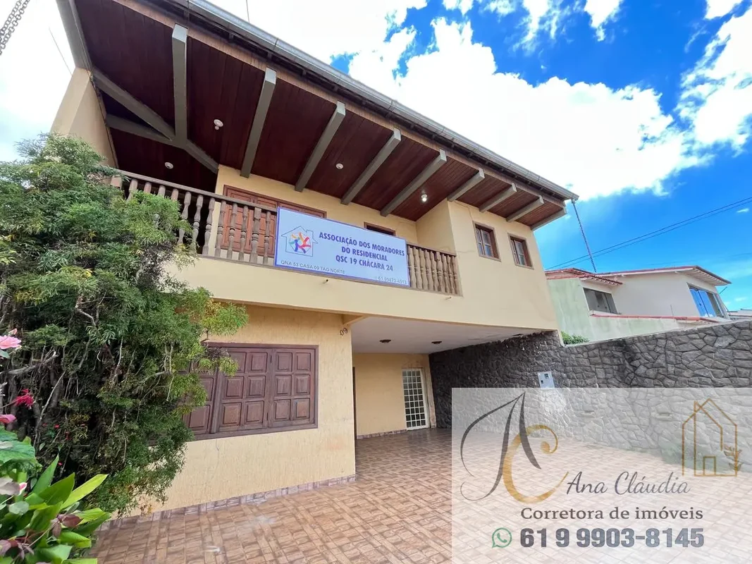 Casa Imponente com 5 Suítes, Piscina, Sauna e Salão de Festas na QNA 53Se você b...