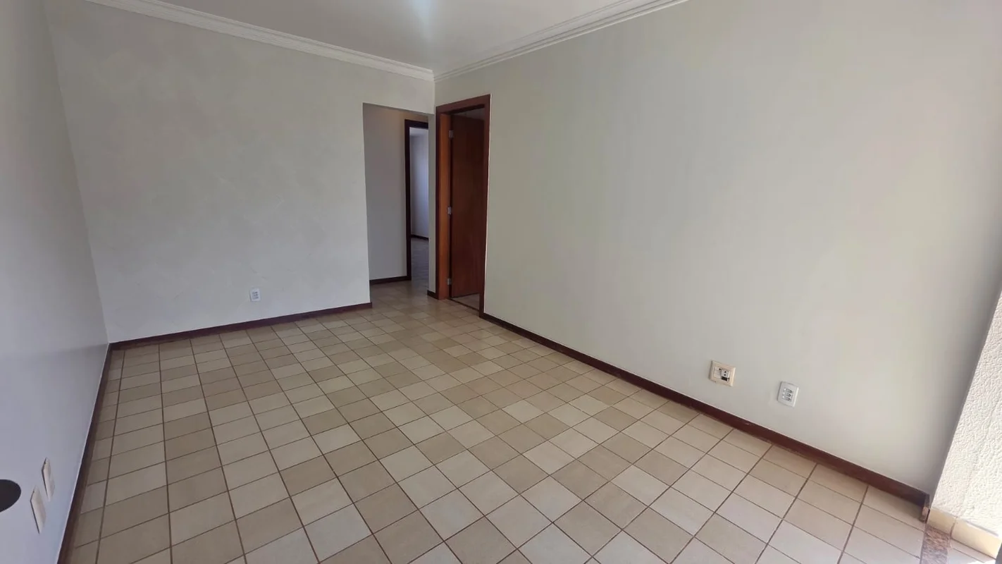 Vendo apartamento no Sudoeste, excelente localização, reformado. Se você busca m...