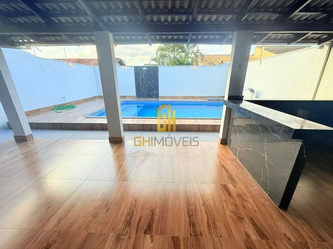 GH2317Casa no Residencial Porto Seguro, com 175 m² de área construída e 300m² de...
