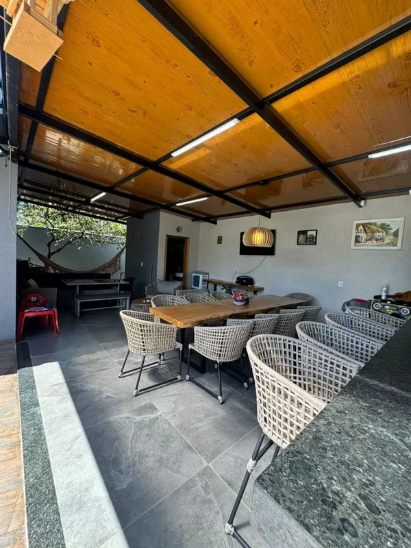 GH2261Casa com 3 quartos no Setor Goiânia 2, em terreno com 414m² com 280m² de á...
