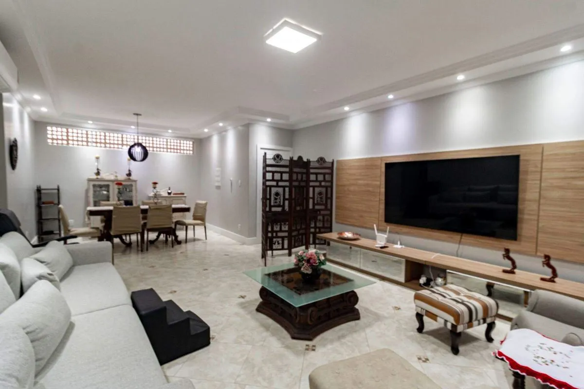 Seu novo lar na SQS 306 te espera!Apartamento vazado, nascente, com uma iluminaç...