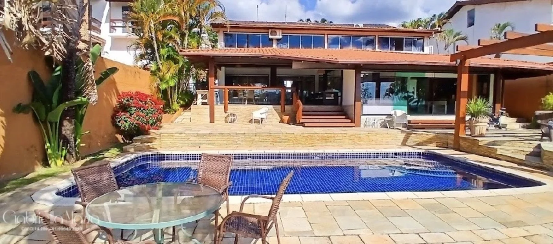 Alugo casa no Lago Sul na QI 19 Conj 7, na Colina Dom Bosco . Ótima localização....