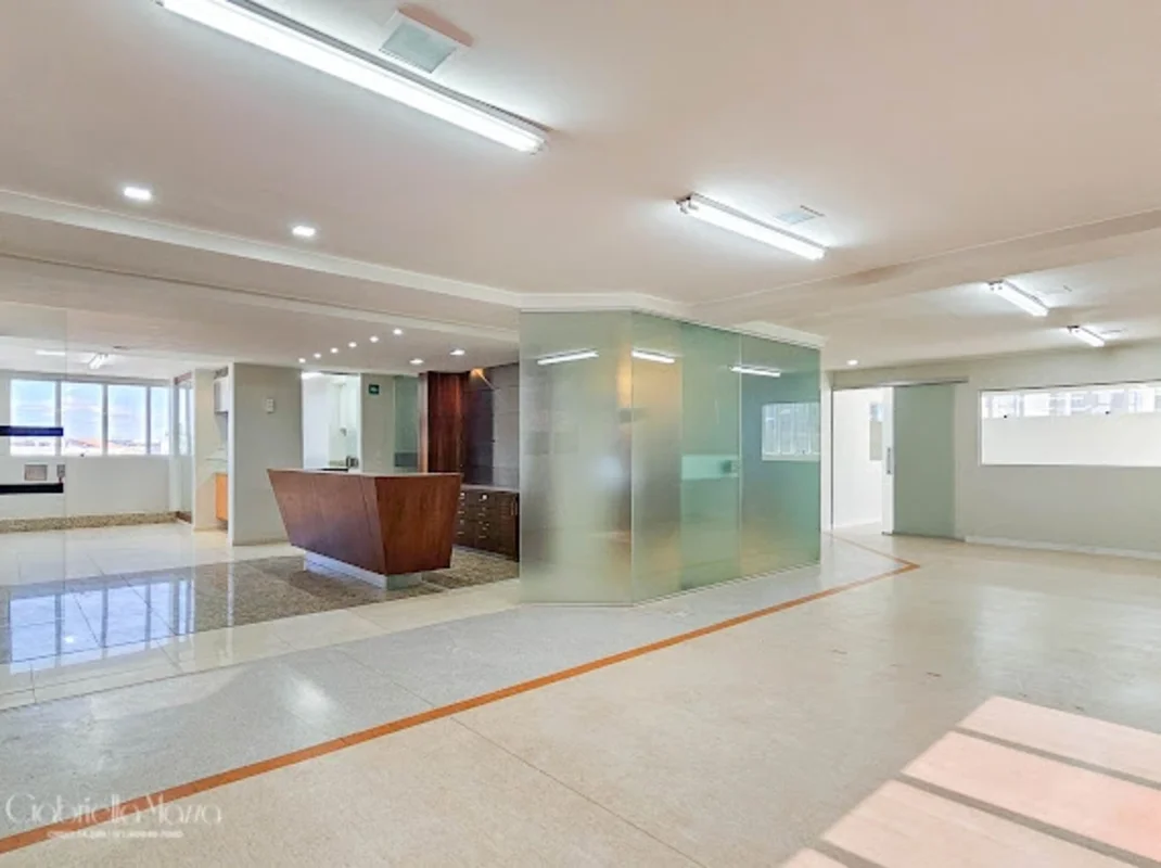 Oportunidade única ! Alugo prédio Comercial com 1.600m2 na CÁ 07 com 4 pisos .Na...