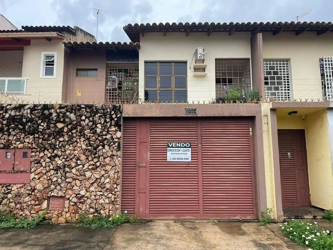 Sobrado à Venda no Setor Nova Suíça 4 Quartos Quintal Amplo Excelente Localizaçã...
