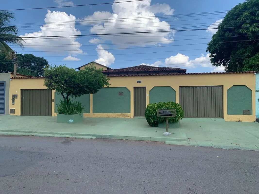CASA RESIDENCIAL 4 QUARTOS, 2 SUÍTES, BANHEIRO SOCIAL, COPA. COZINHA, SALA DE ES...