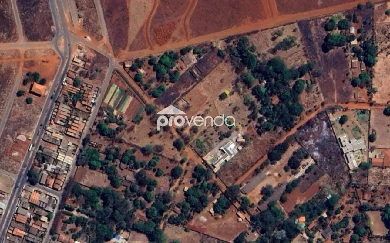 Descubra a tranquilidade e o conforto desta incrível chácara, localizada no pres...