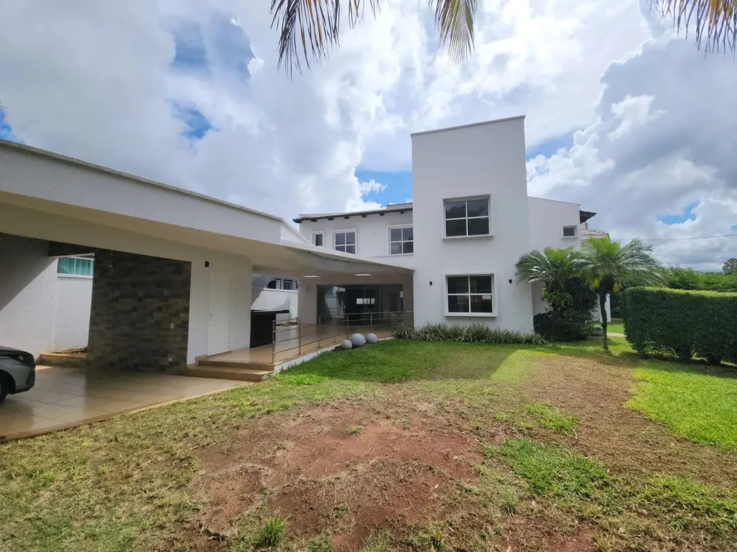 Sobrado de Esquina no Condomínio Jardins Madri Goiânia/GO312 m² de construção 56...