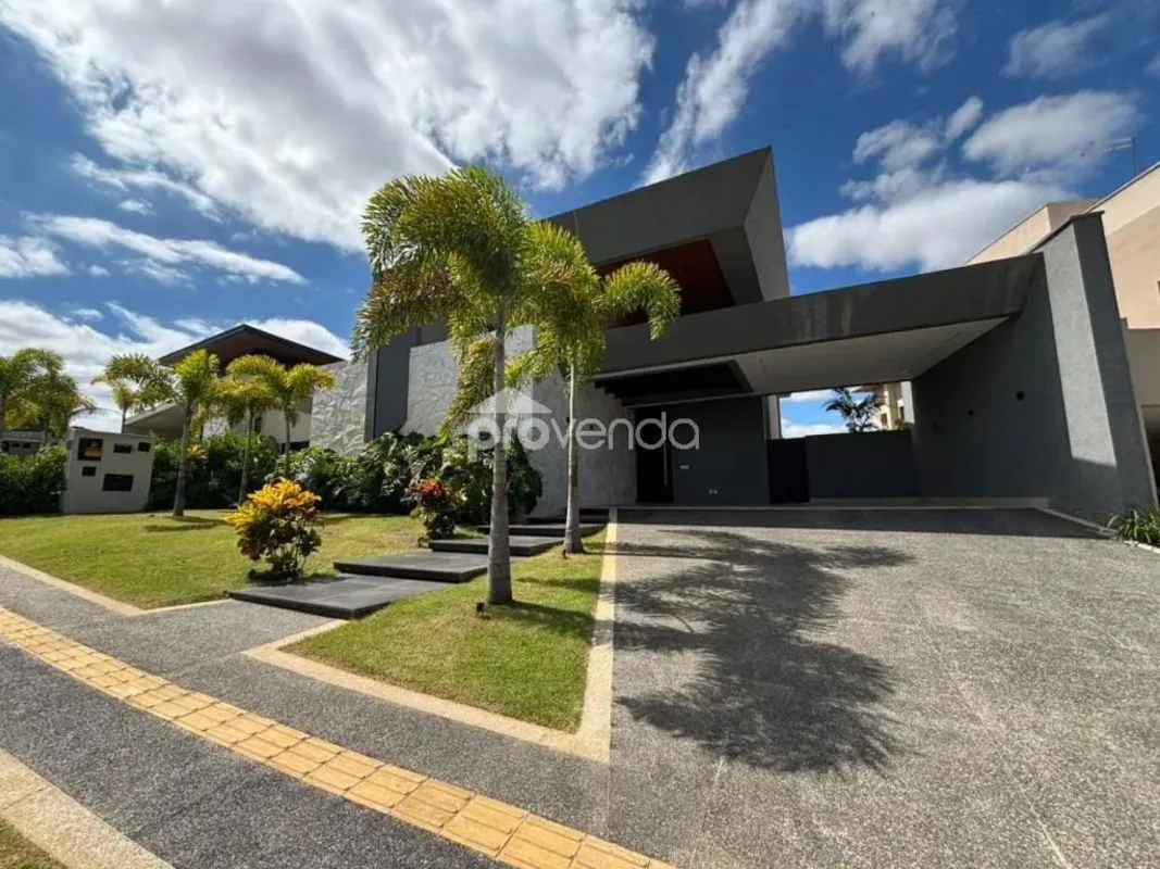 Casa Térrea de Luxo, 3 Suítes, 567m² de Terreno, Portal do Sol Garden Golf - Goi...