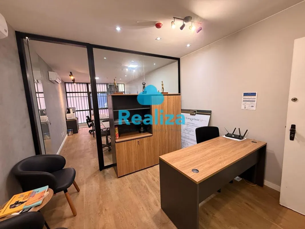 Esta sala está pronta para receber você e seu negócio!Localizada em um edifício ...