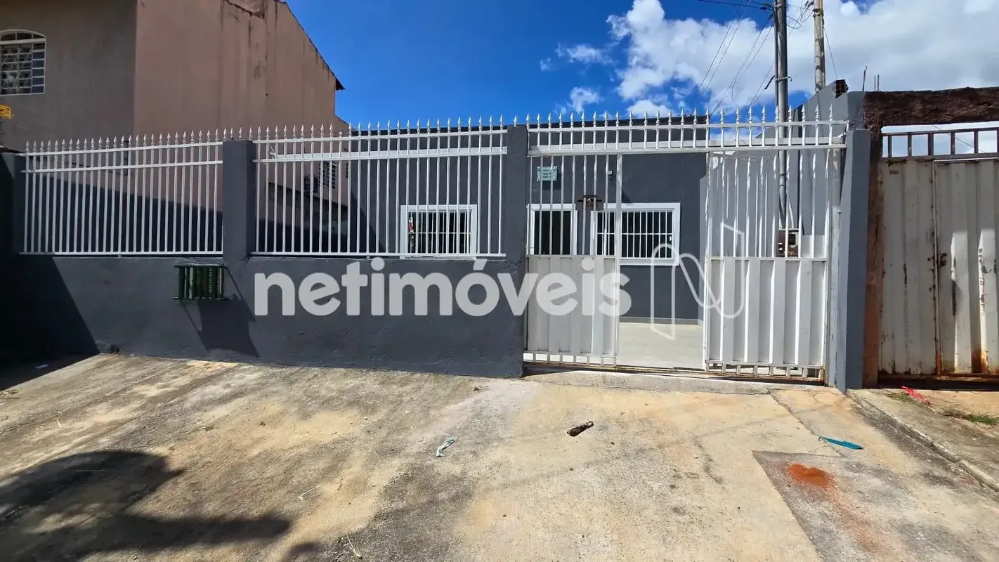  Excelente oportunidade no Recanto das Emas! Casa totalmente reformada, escritur...