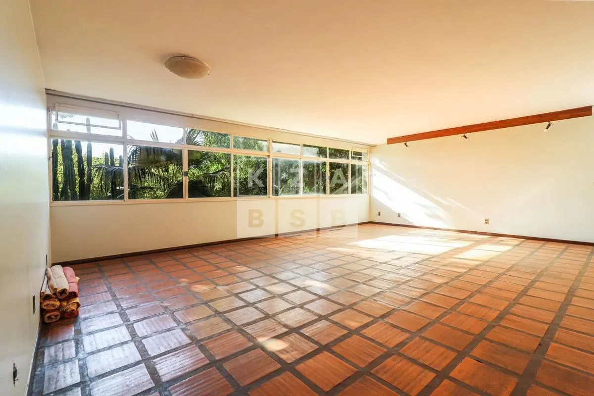 Apartamento com 197m² na Asa Sul, ideal para quem valoriza espaço, conforto e ve...