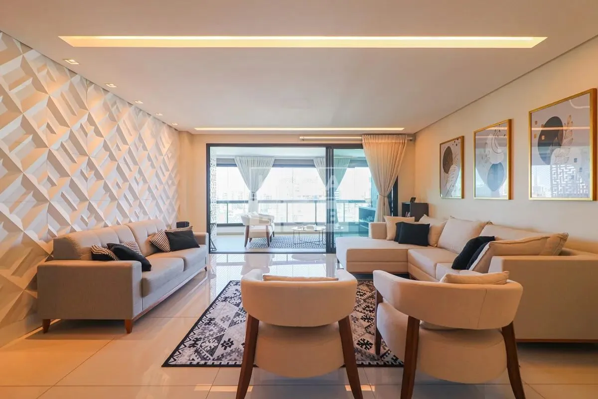 Apartamento exclusivo de alto padrão com 237m², andar alto com uma vista de tira...