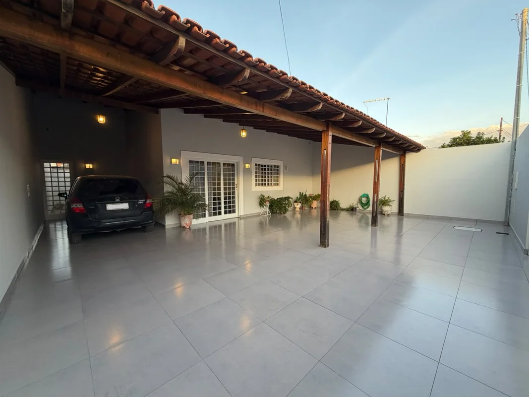Excelente casa, reformada, com 03 quartos, sendo 02 suítes, sala em 02 ambientes...