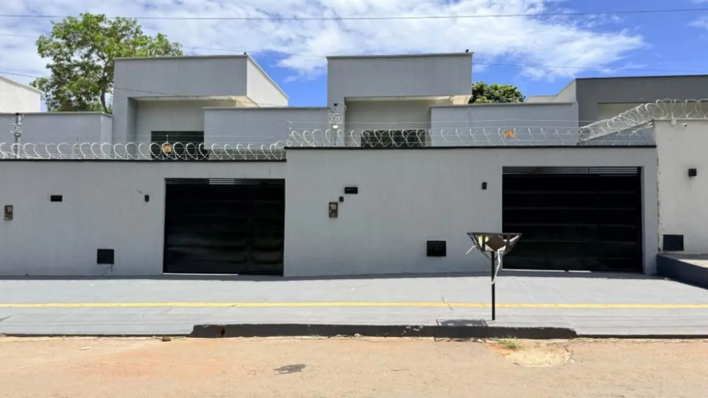 Casa à venda com 3 Quartos (1 Suíte) e 270m², no Jardim Helvécia ? Aparecida de ...