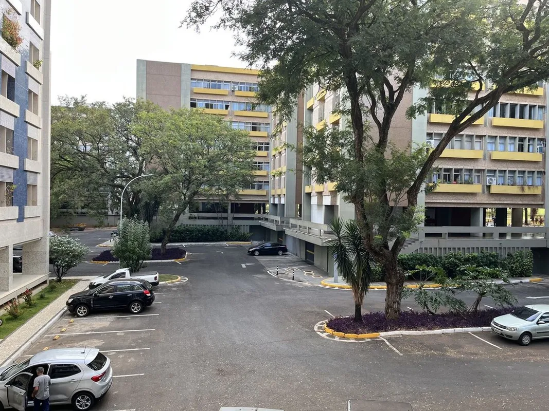 ALUGUE ÓTIMO APARTAMENTO MOBILIADO EM UMA DAS MELHORES QUADRAS DE BRASÍLIA Impor...