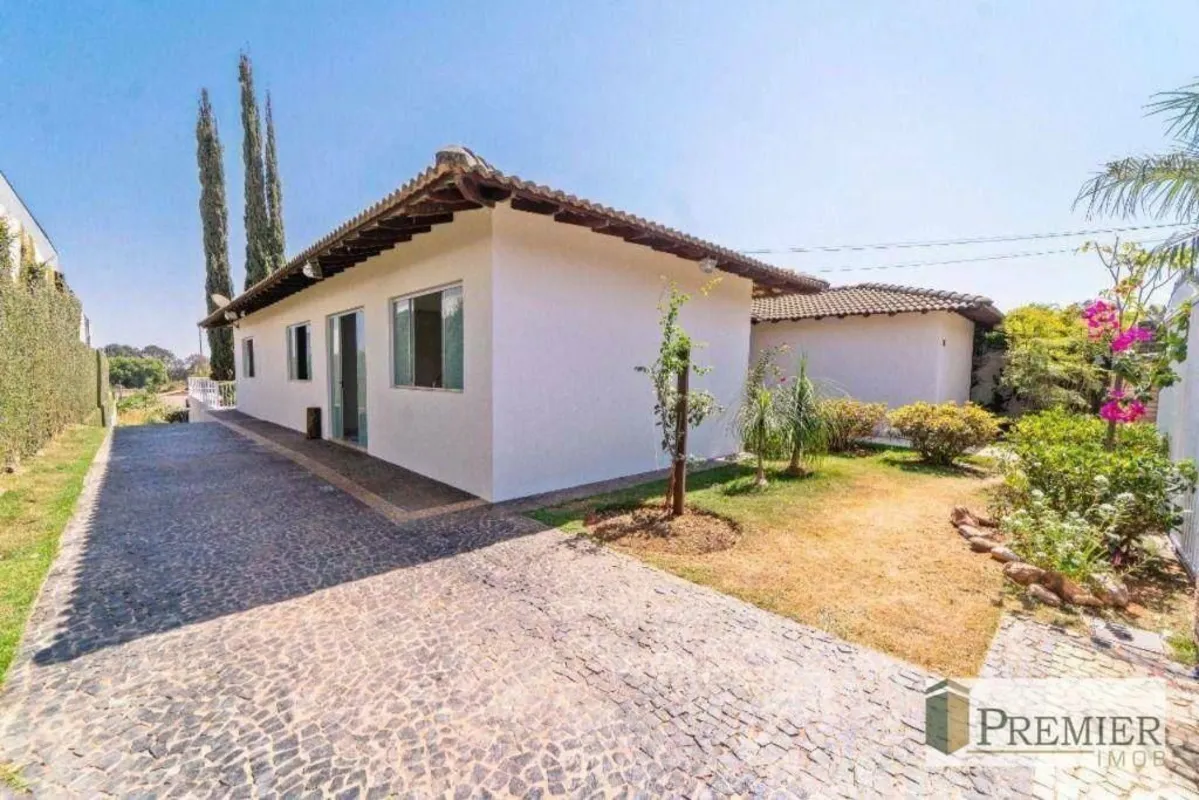 Premier Imob vende linda casa na SHIS QI 27 com Habite-seDescrição do imóvel:- 4...