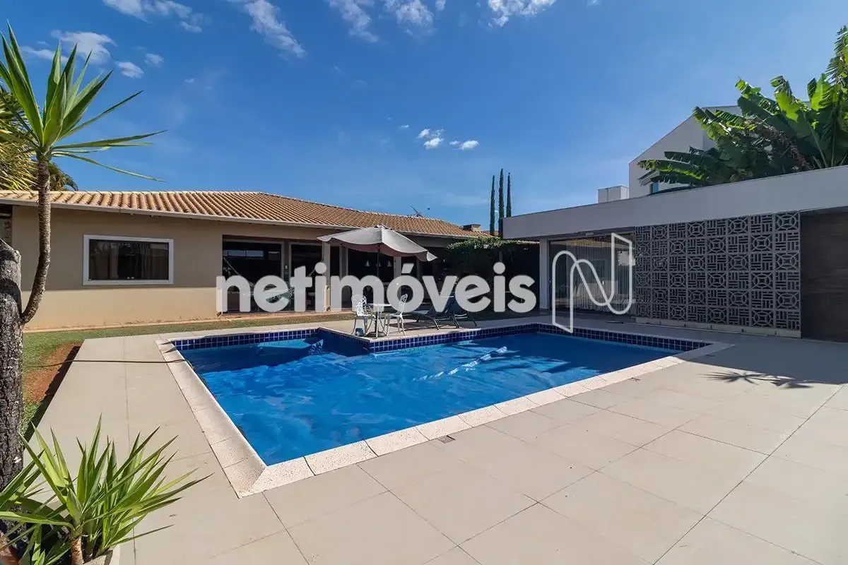 Casa Térrea com 4 Quartos | 3 Suítes | Solar de Brasília Localização: Condomínio...
