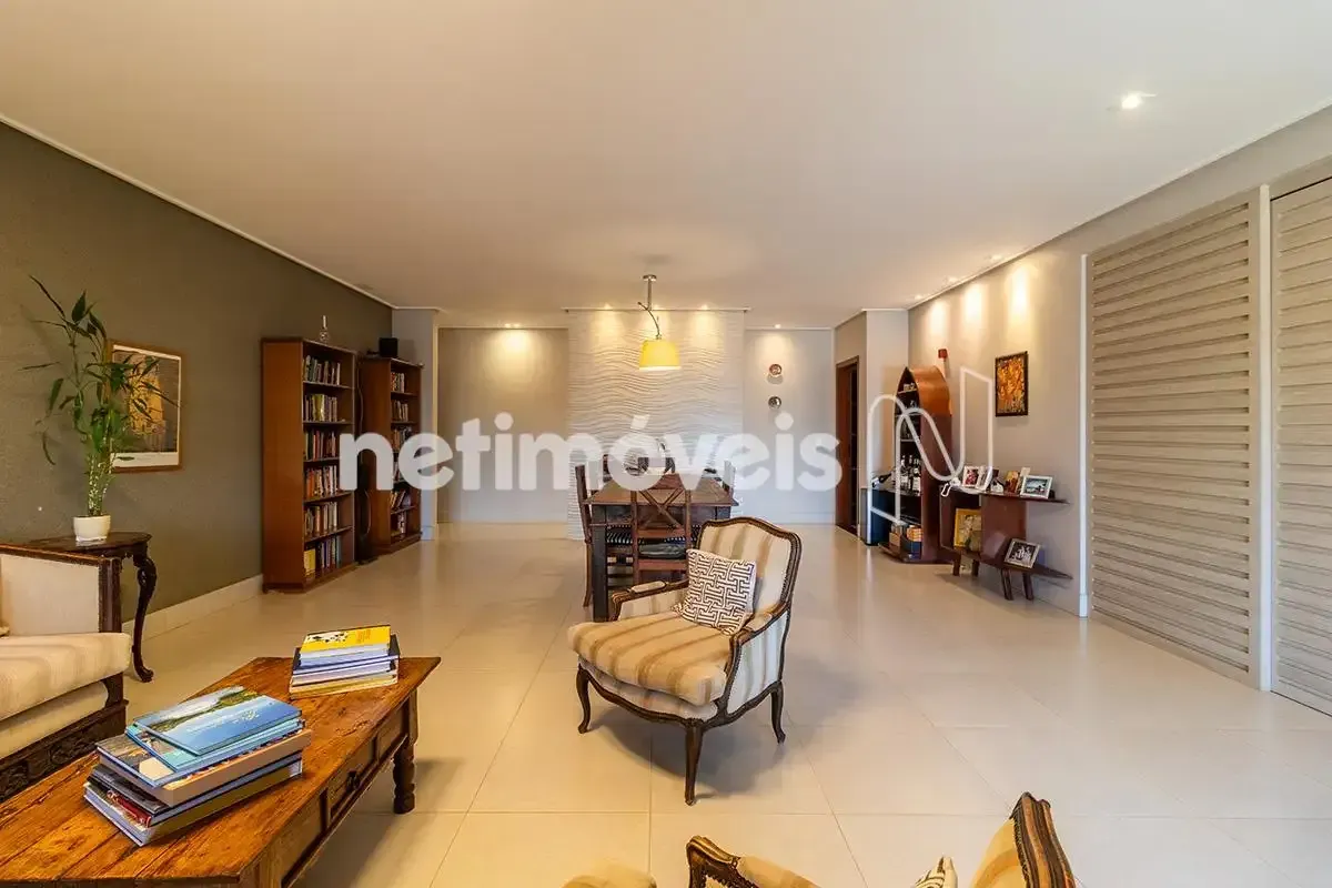Casa Térrea com 4 Quartos | 3 Suítes | Solar de Brasília Localização: Condomínio...
