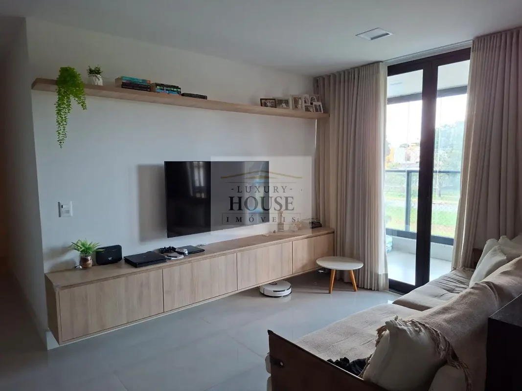 Este apartamento de 124m², localizado na Área Especial 4, no bairro Guara II, em...